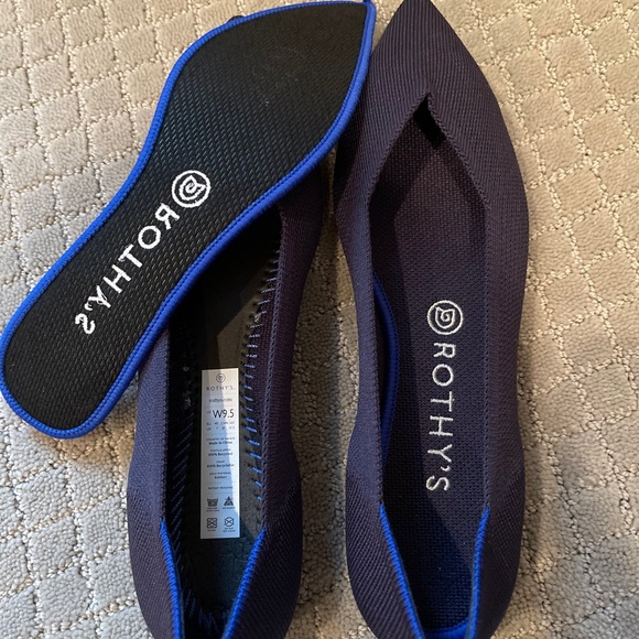 NWT Navy Rothy’s Point 9.5 - Picture 2 of 4